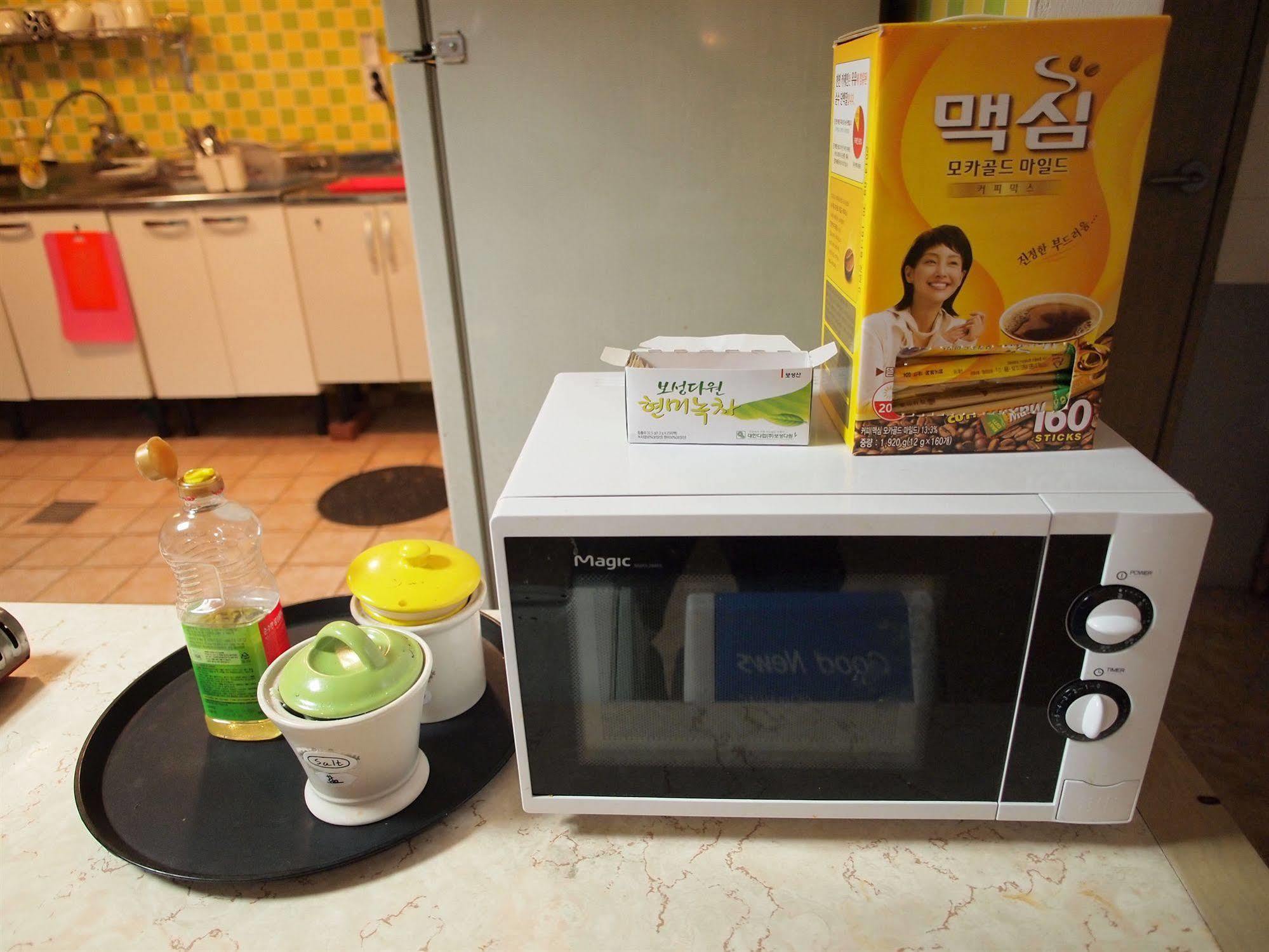 Shinchon Hostel Сеул Екстер'єр фото